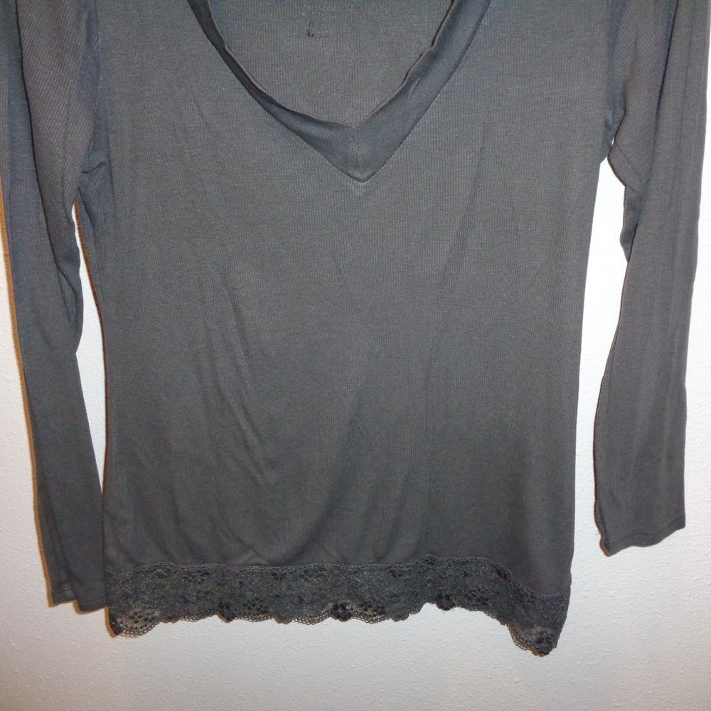 DECREE Long Sleeve Top with Lace Detail XL - Picture 3 of 11
